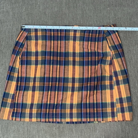 Urban Outfitters size M, plaid mini skirt - Picture 3 of 7